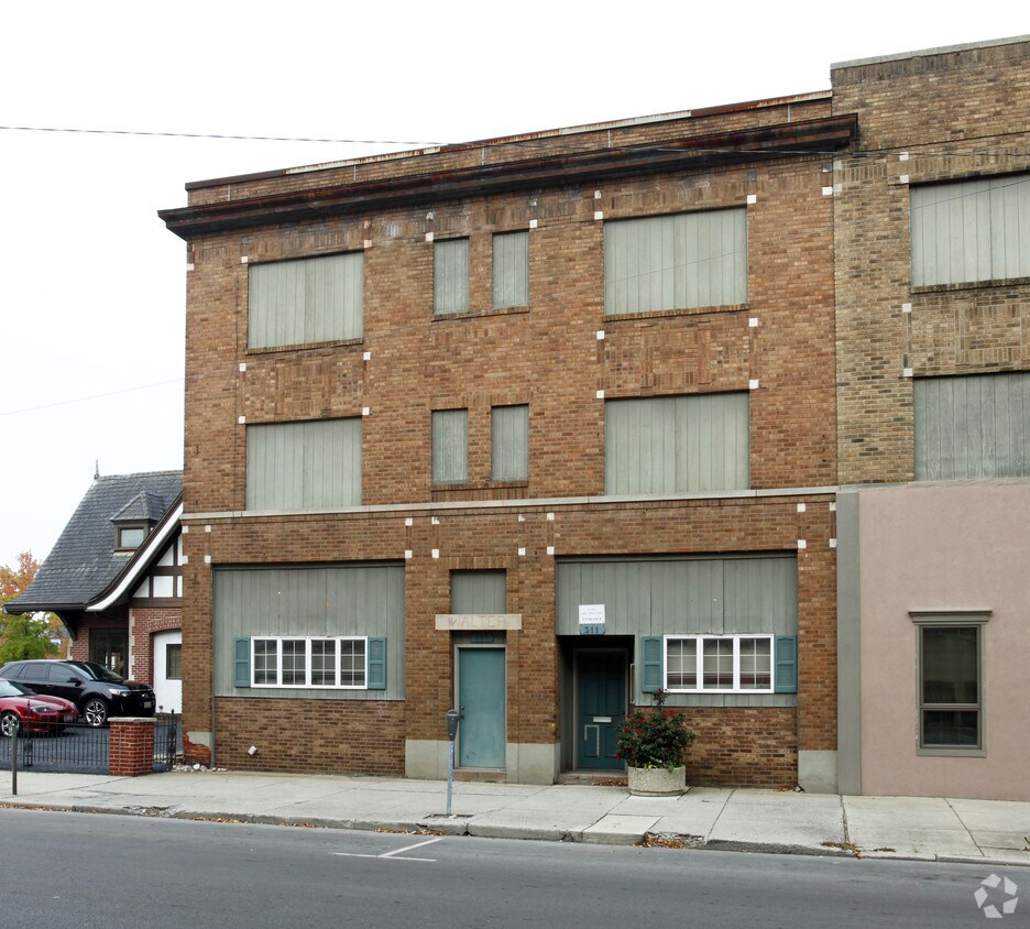 Exterior - 309-311 N Elizabeth St