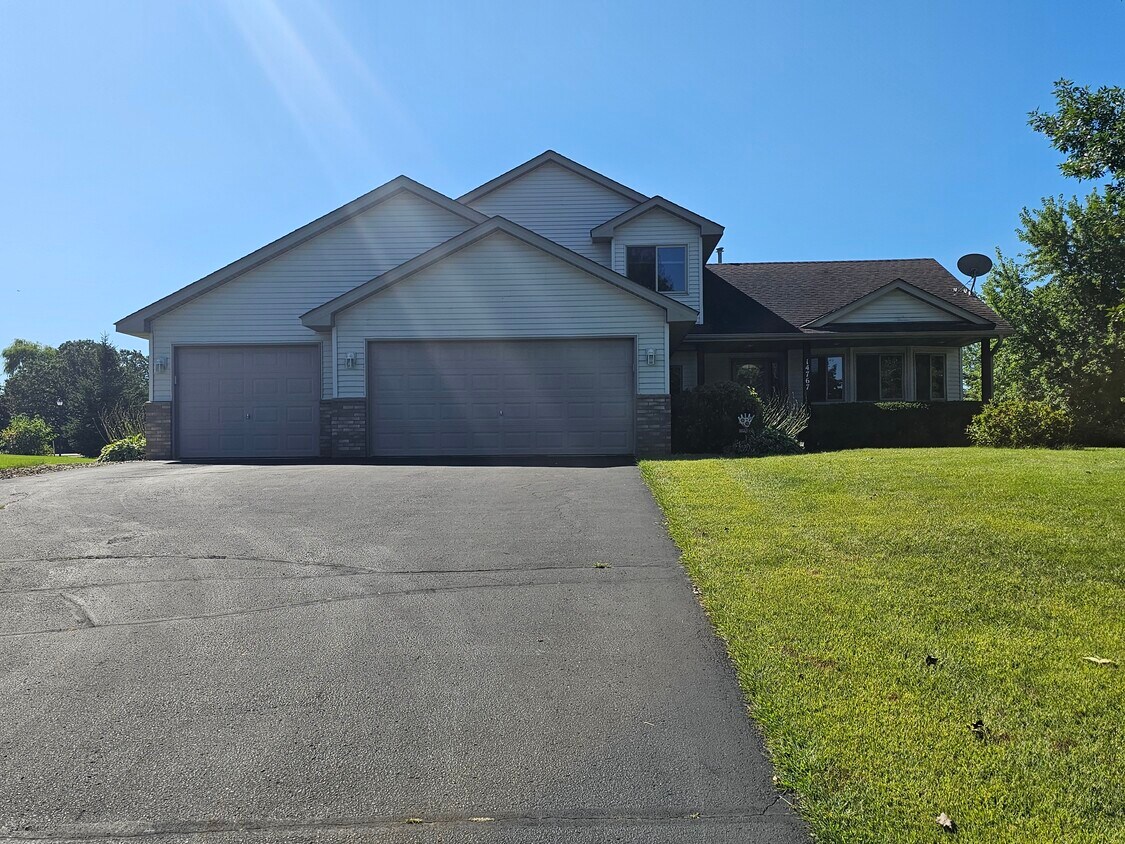Foto principal - 14767 71st St NE