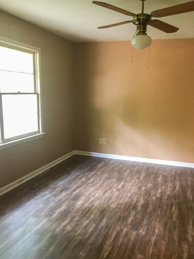 Building Photo - 4102 Landau Dr