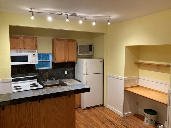 Building Photo - 820 Heights Blvd