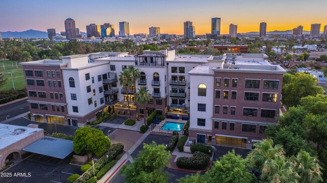 Building Photo - 914 E Osborn Rd