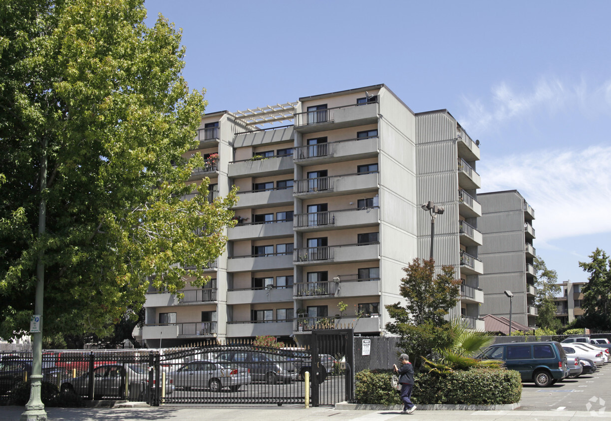 Primary Photo - Southlake Tower
