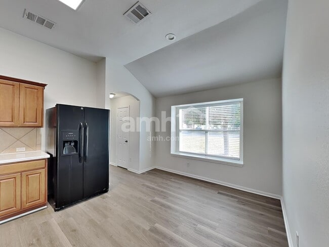 Building Photo - 1701 Amberwood Loop