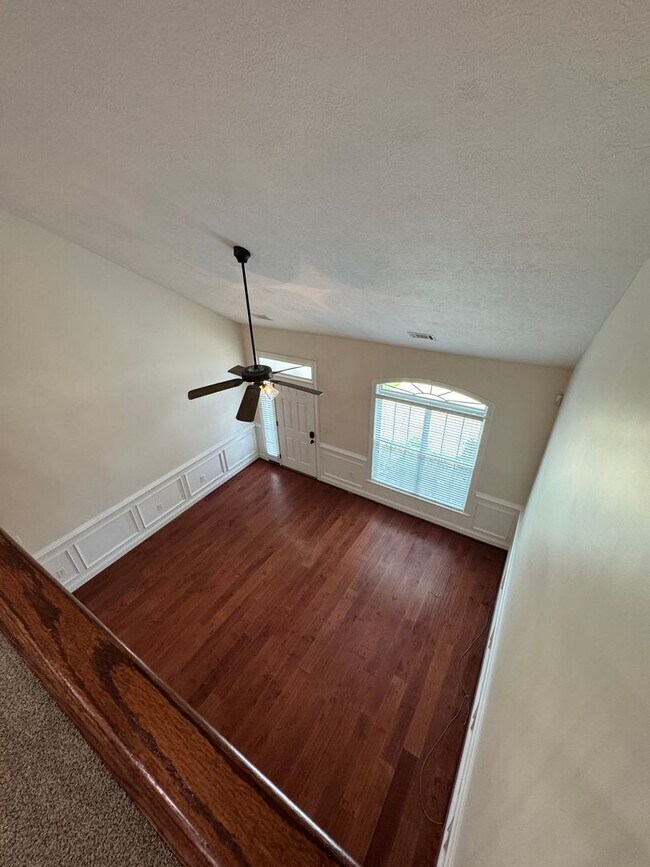 Foto del edificio - GORGEOUS EXECUTIVE TOWNHOME IN GATED COMMU...