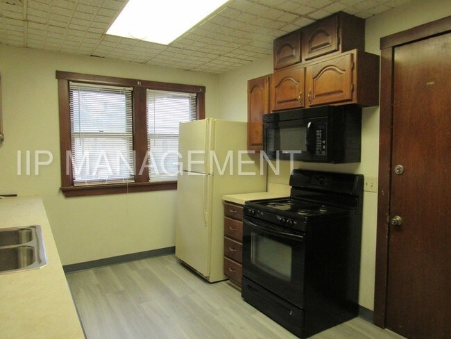 Building Photo - 2032 Hood Ave