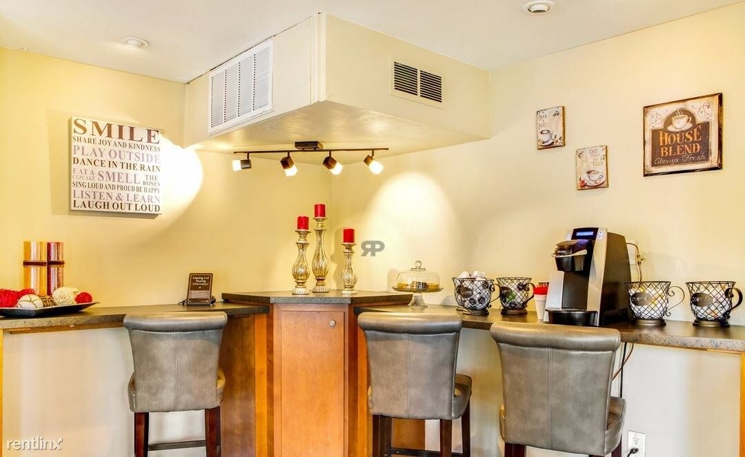 Foto principal - 9760 Scyene Rd