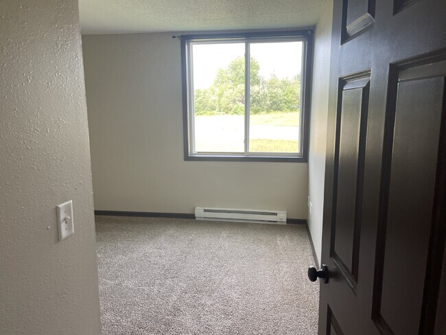 Building Photo - Charming 2 Bed/1 Bath Apartment in Eveleth...