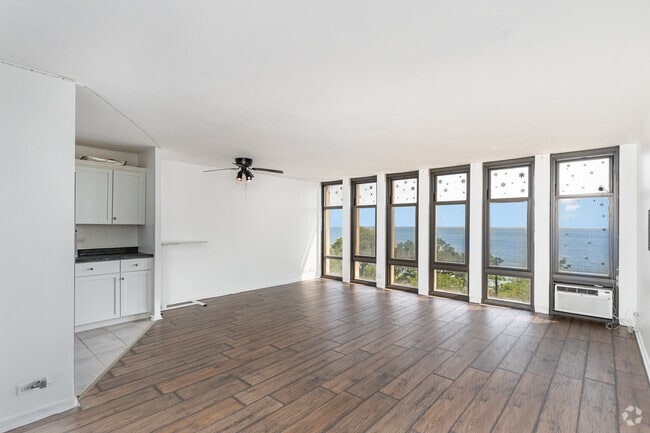 Building Photo - 6700 S South Shore Dr