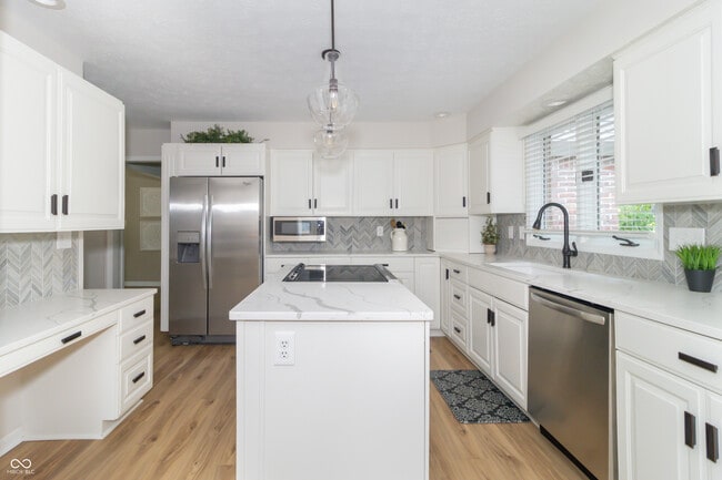 Building Photo - 8429 Catamaran Dr