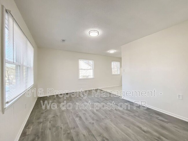 Building Photo - 2917 S 51st Terrace