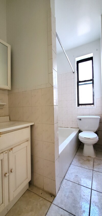 Foto del edificio - 1075 Nelson Ave