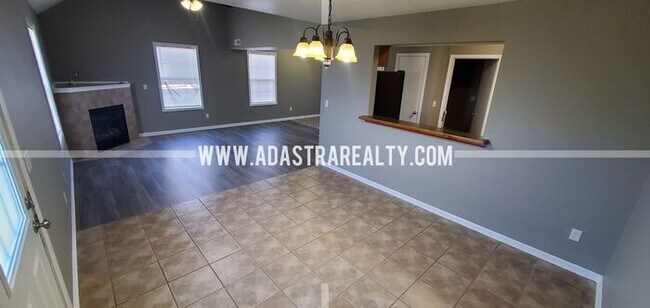 Foto del edificio - Spacious Basehor Townhome-Available NOW!!