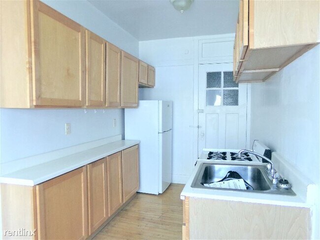 Building Photo - 6530 N Lakewood Ave