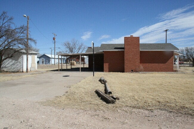 Building Photo - LARGE COUNTRY HOME NEAR ENMU