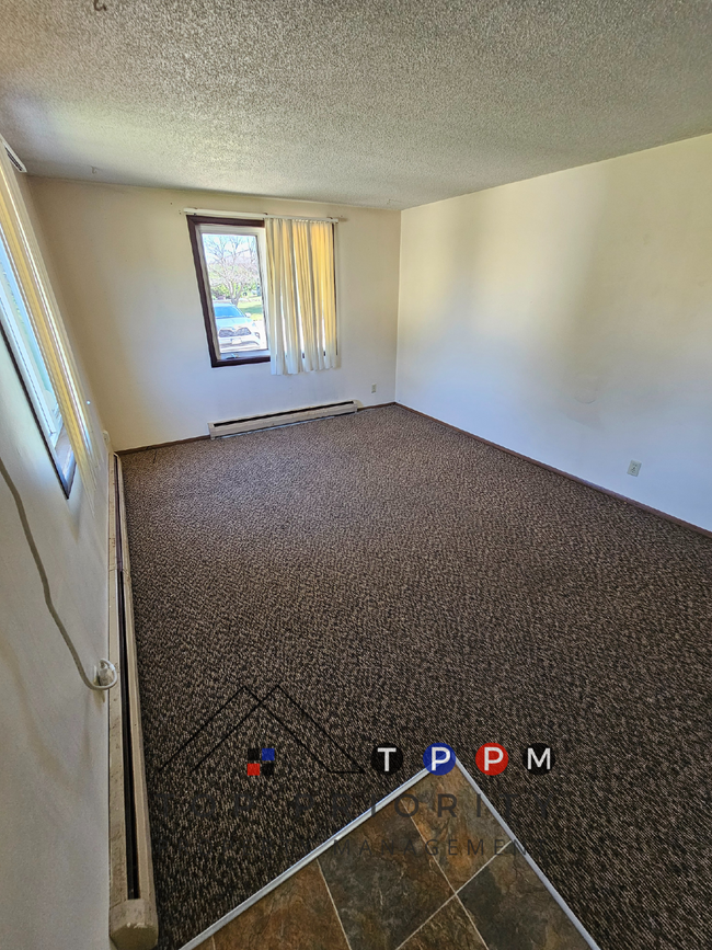 Building Photo - 1 Bedroom | 1 Bathroom Unit in Charles Cit...