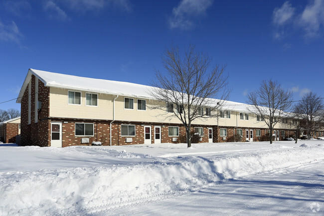 Building Photo - Marshall Plaza Apartment Homes