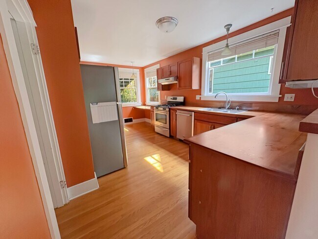 Foto del edificio - 4 bed 2 bath NE Portland home