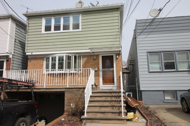 Building Photo - 390 Cator Ave