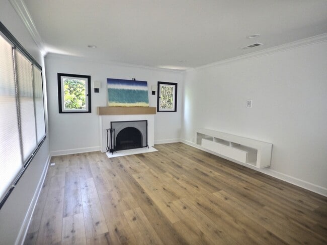 Building Photo - 3737 Paloma Dr