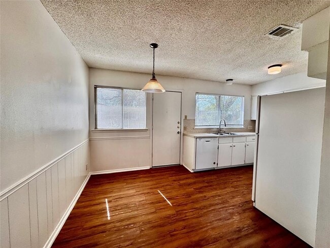 Building Photo - 4703 Sagebrush Trail