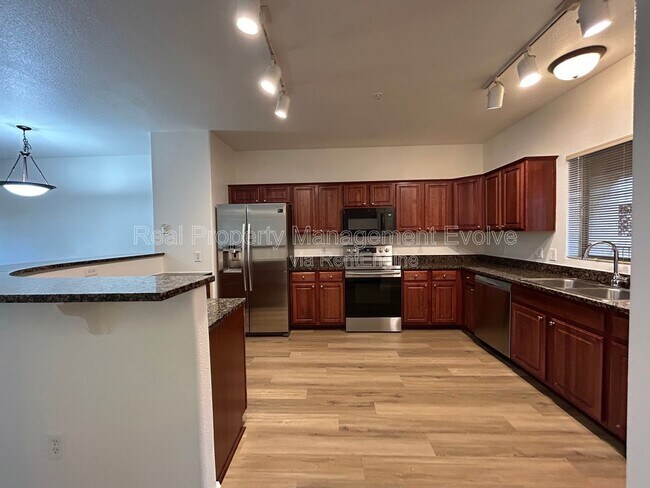 Foto del edificio - 920 E Devonshire Ave