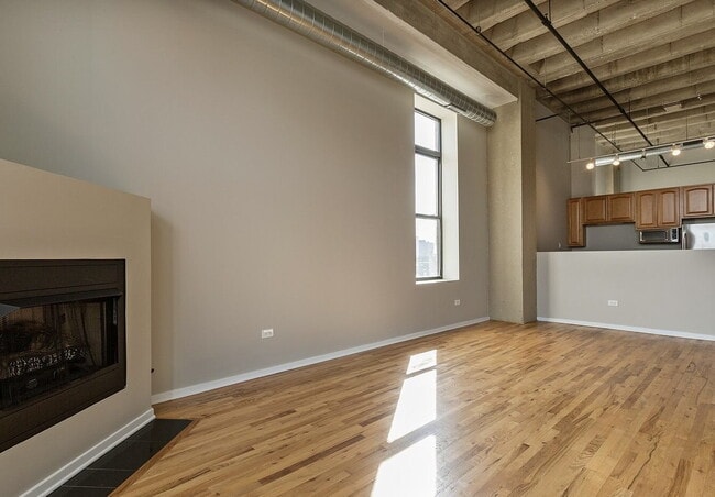Foto del edificio - "Modern 2-Bed, 2-Bath Gem in Chicago's Heart – Fully Equipped for Urban Living!"