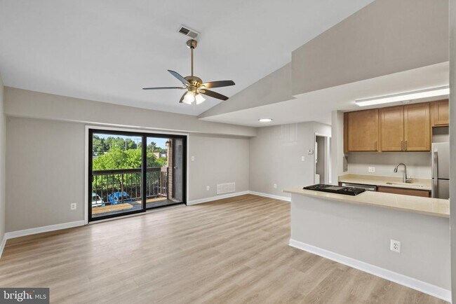 Foto del edificio - 104 Mountain Rd