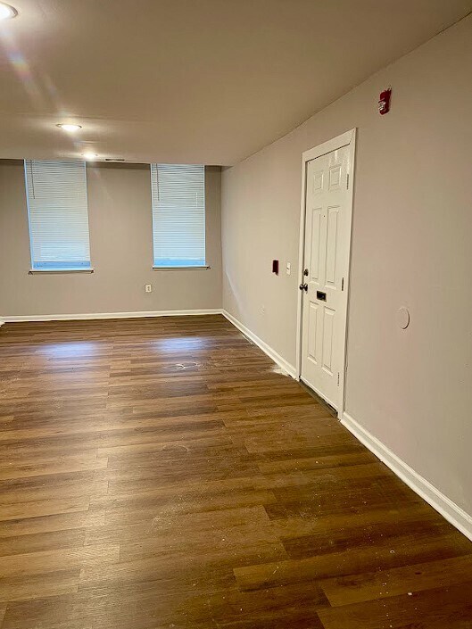 Foto del edificio - 890 N 41st St
