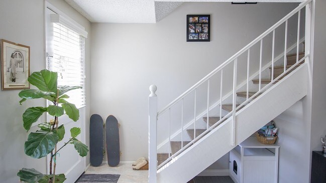 Building Photo - 11 Fox Hollow - 1