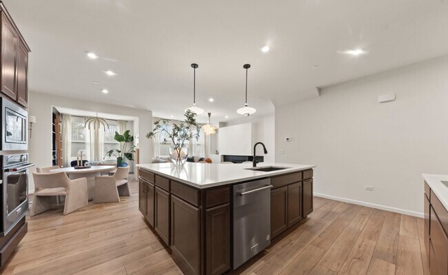 Foto del edificio - 2108 Weatherbee Ln