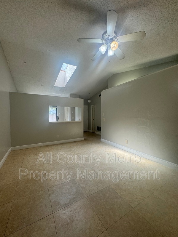 Building Photo - 9925 Burl Way