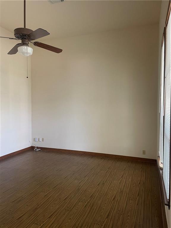 Foto del edificio - 1003 E 9th St