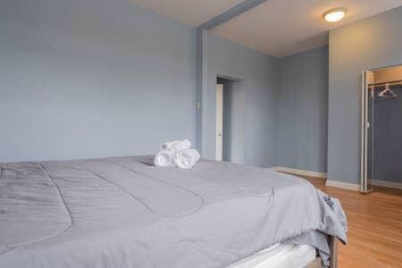 Foto del edificio - 3413 W 51st St