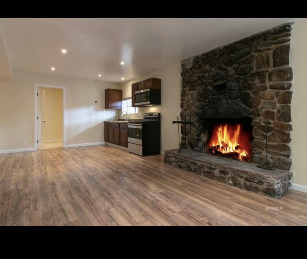 Foto principal - 54055 Pine Crest Ave