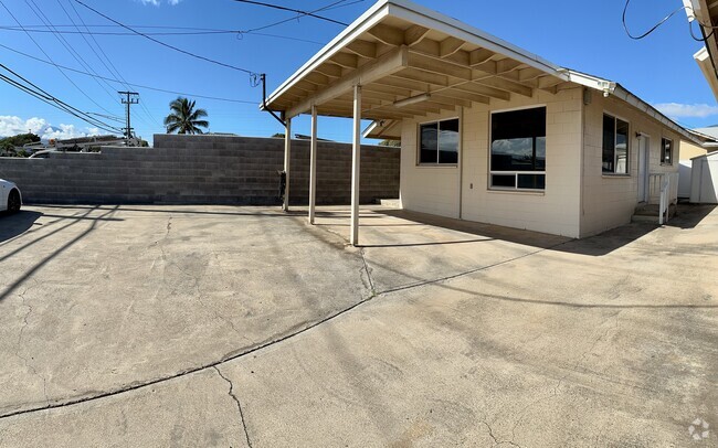 Building Photo - 200 Lono Ave