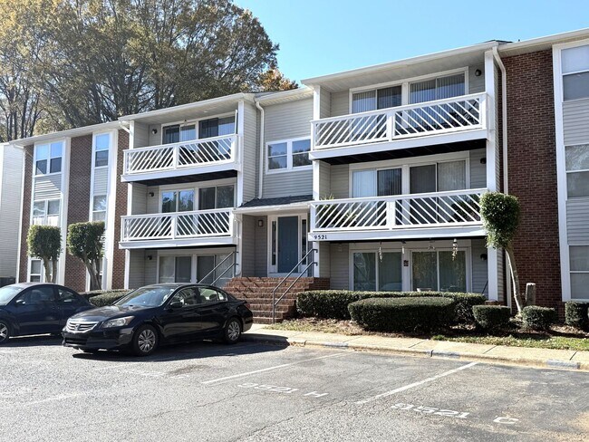 Building Photo - University Area Condo, 2 bd, 2bth