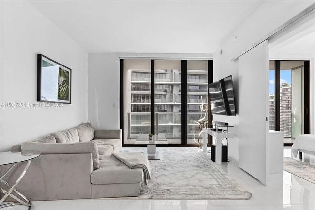 Building Photo - 1010 Brickell Ave