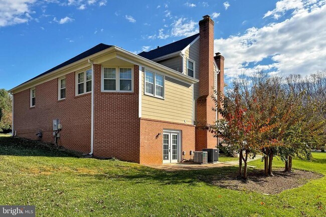 Foto del edificio - 1300 Pinstripe Ct