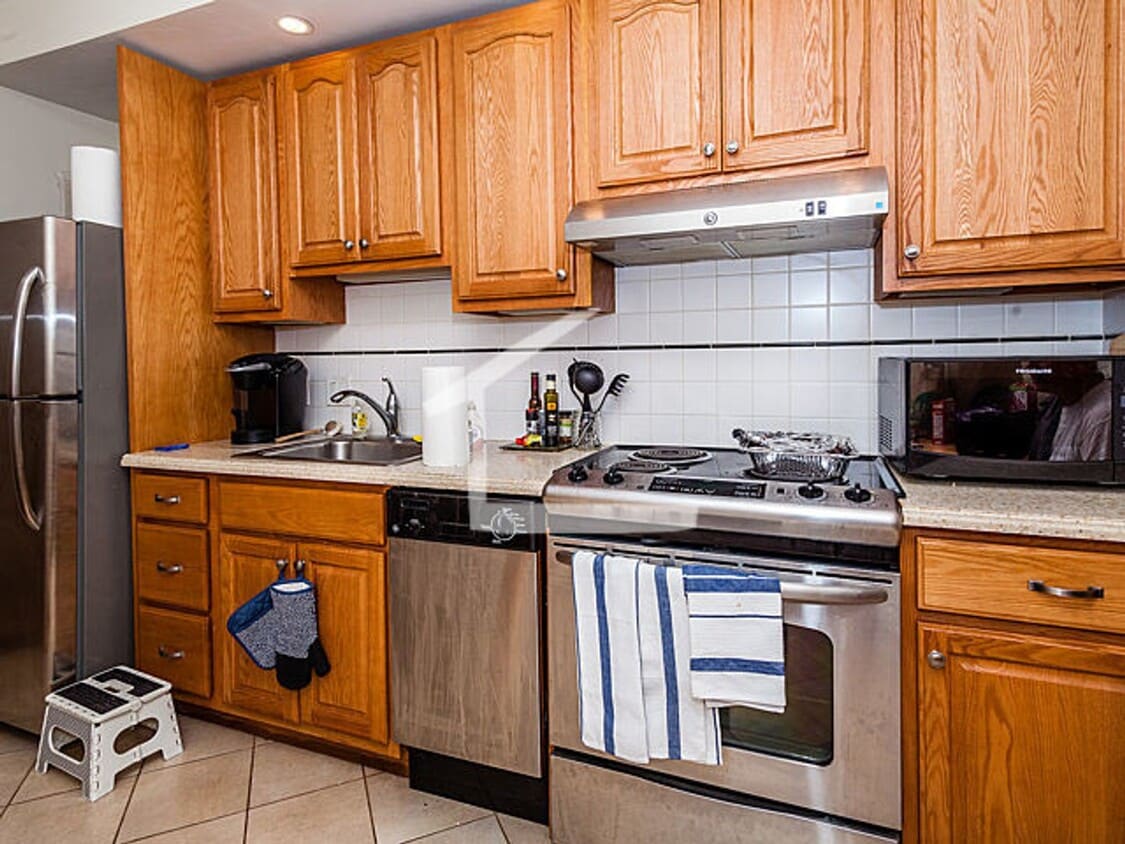 Nicely renovated, pet friendly 2 bed in the heart of Beacon Hill. - Nicely renovated, pet friendly 2 bed in the heart of Beacon Hill.