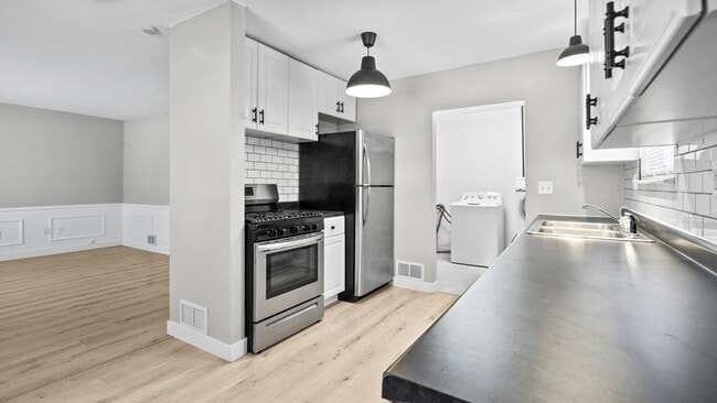 Building Photo - 15285 Buck St