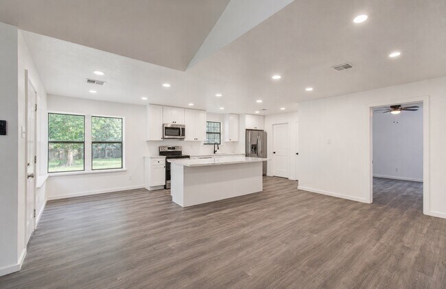 Building Photo - 816 Glen Hollow Dr
