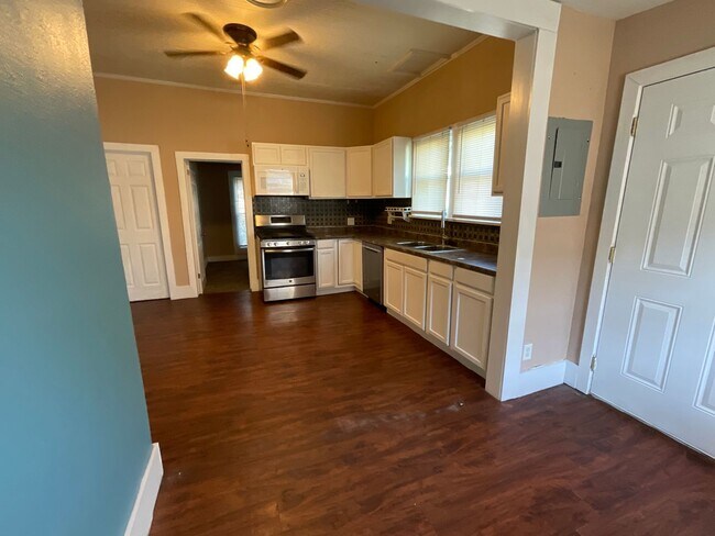 Foto del edificio - Large Home in Joplin!  3 bedroom, 2 bathro...