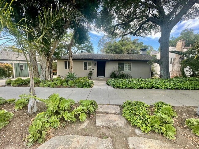 Building Photo - Upper East/Mission Area 3 Bedroom Home - Available Mid-August