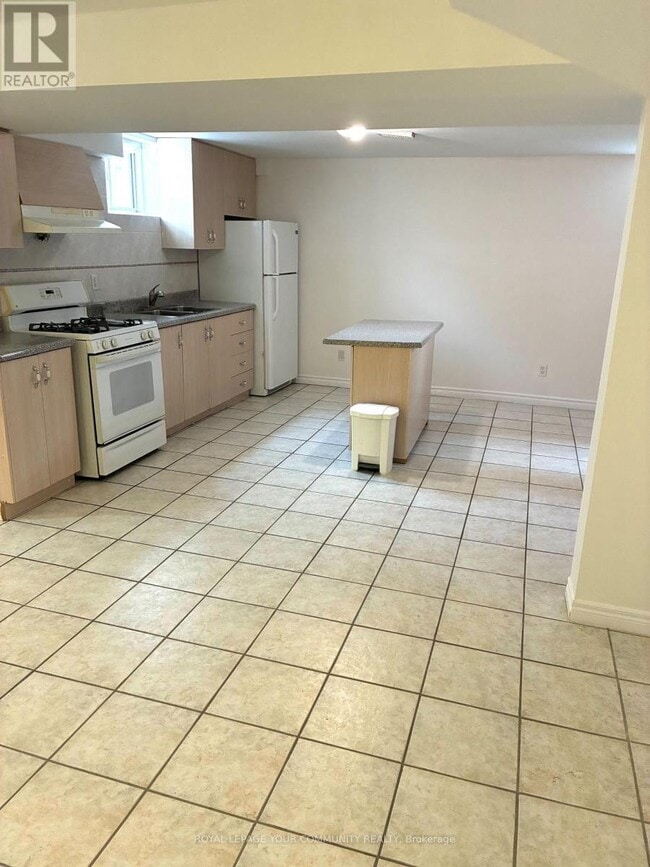 Building Photo - 37 Depeuter Crescent