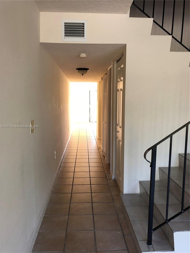 Foto del edificio - 1624 NE 151st St