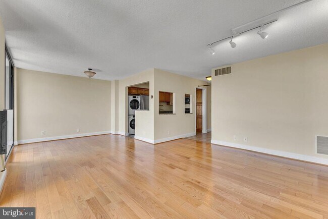 Foto del edificio - 6800 Fleetwood Rd