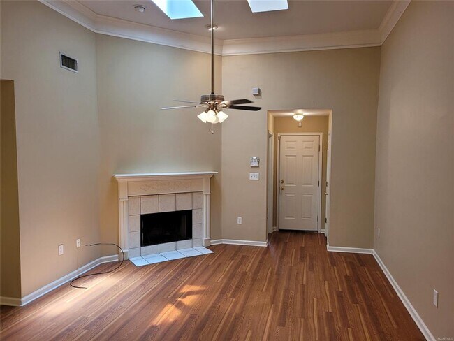 Building Photo - 185 Landmark Dr