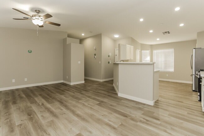 Building Photo - 508 Rancho Del Sol Way