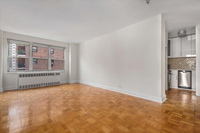 Building Photo - 166 E 35th St