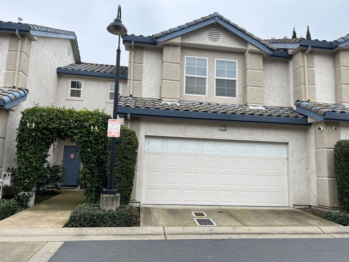Primary Photo - Pocket area Condo at River Park River Oak ...
